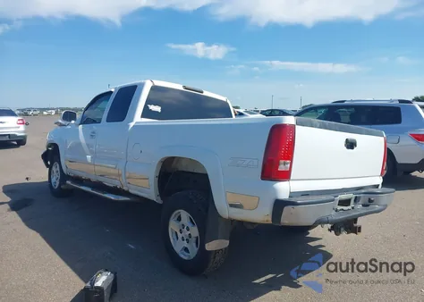 2005 Chevrolet Silverado 1500 Z71 из США, поврежденный, VIN 1GCEK19B75E163300